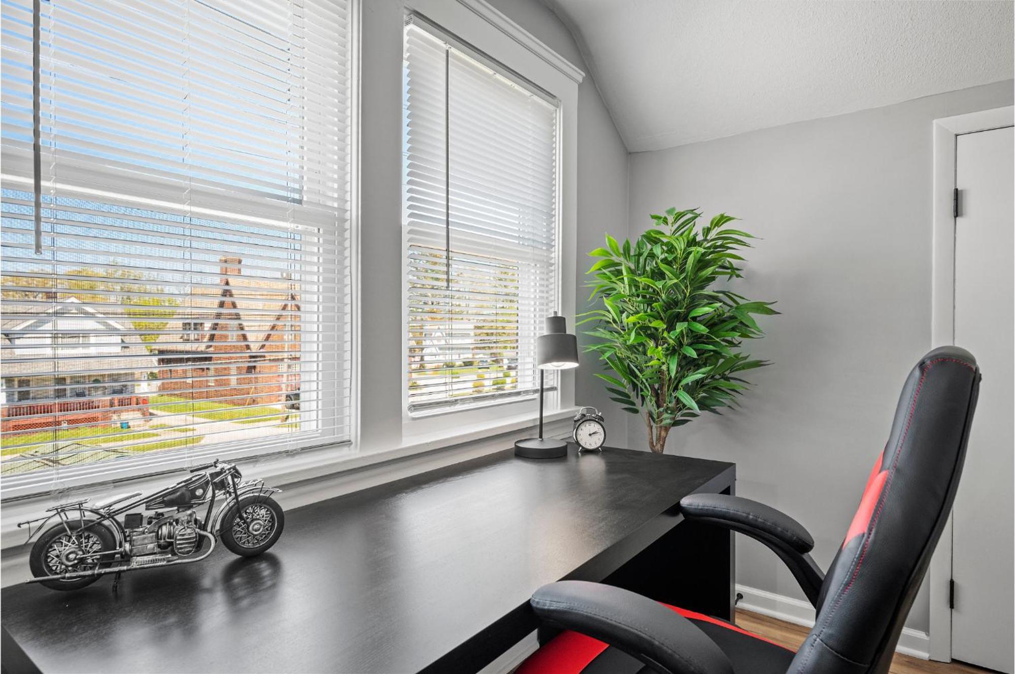 Amazing Parma Home King Bed Full Office Room Buitenkant foto