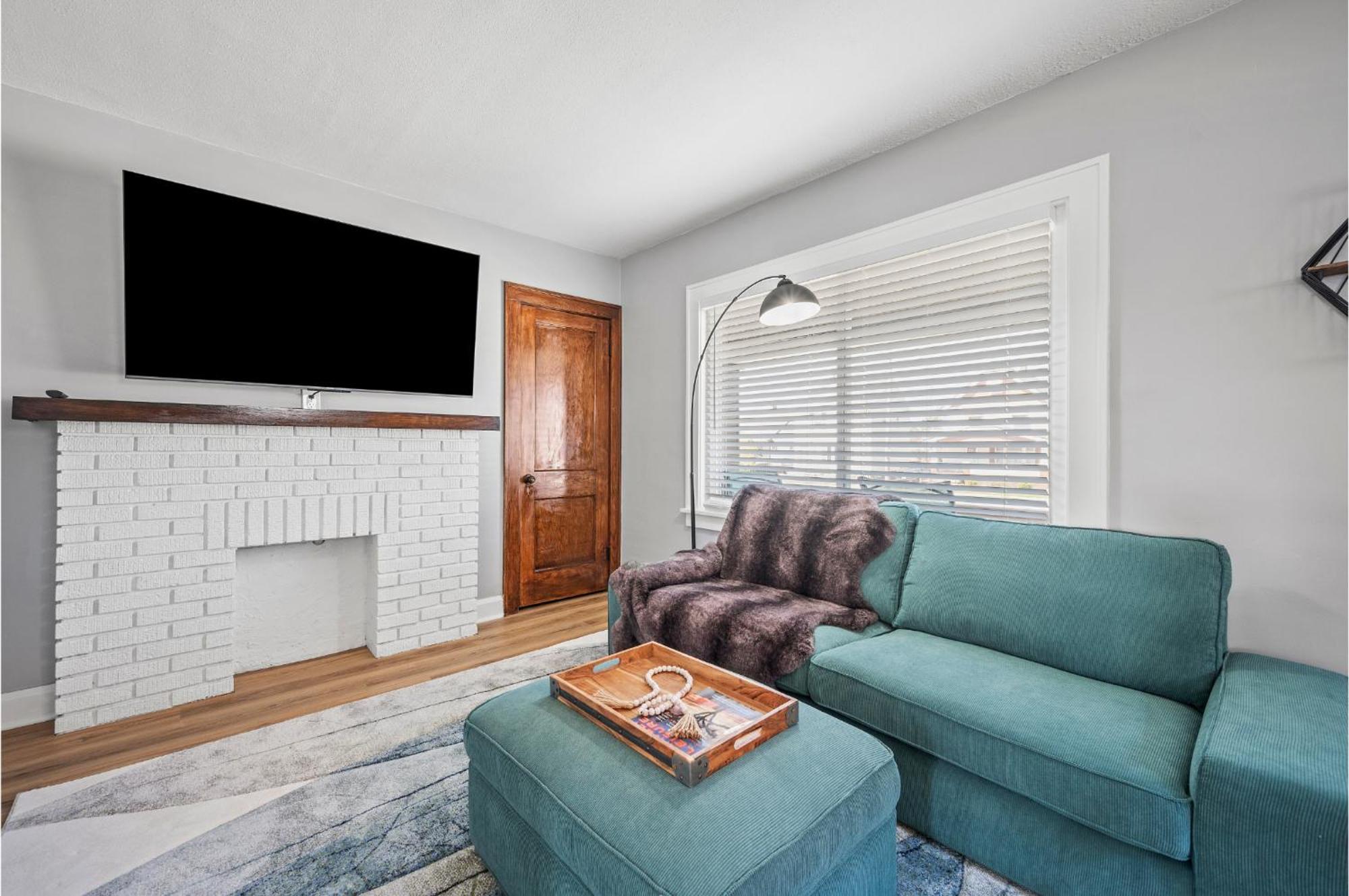 Amazing Parma Home King Bed Full Office Room Buitenkant foto